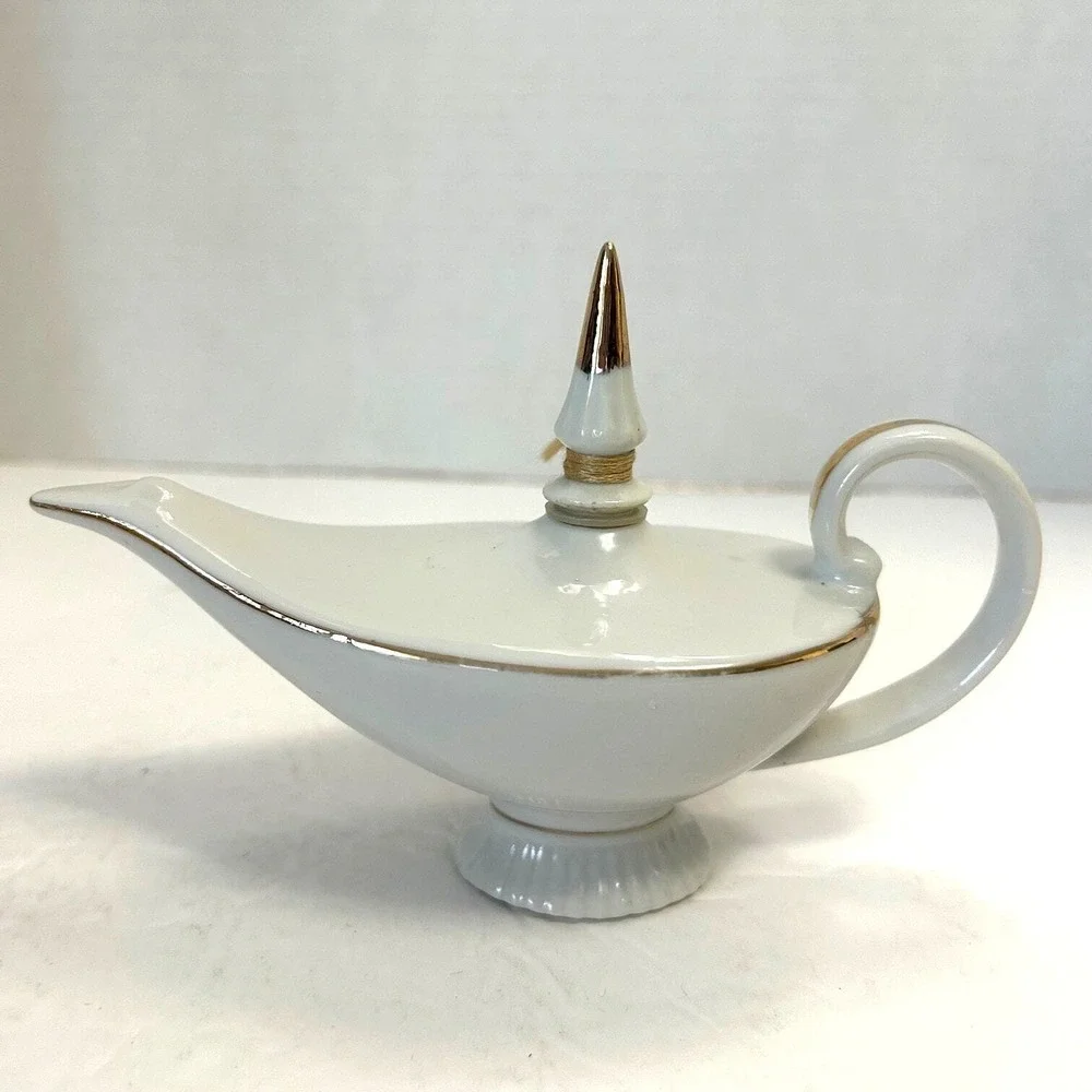 Vintage 1967 Chadwick-Miller Aladdin's Lamp White Porcelain Gold Trim Japan‎ Oil